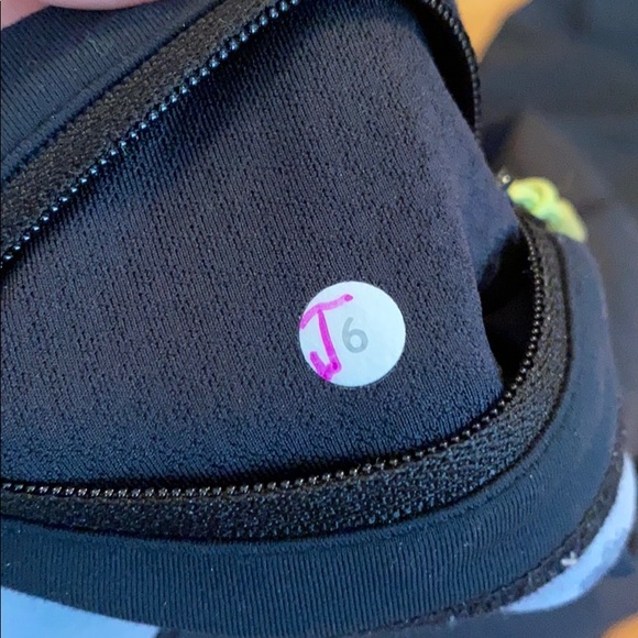 Lululemon crop leggings. Size 6. - Picture 3 of 3